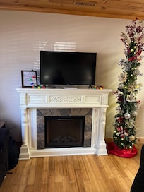 Lovely Christmas tree accent!