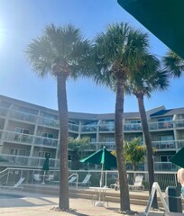 Pool / condo views
