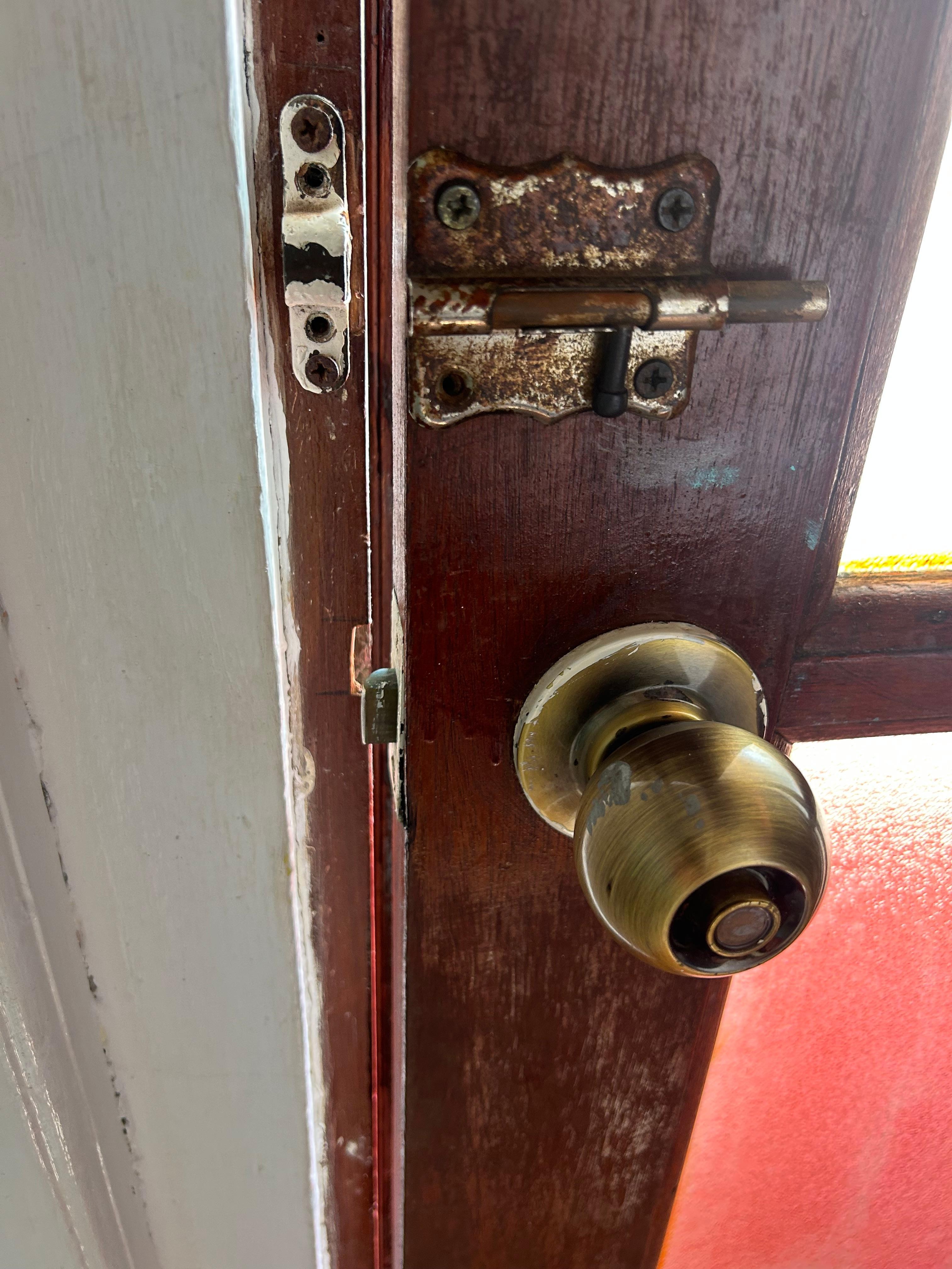 Marcos y cerraduras no funcionan.