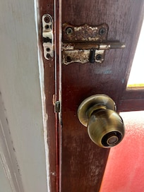 Marcos y cerraduras no funcionan.