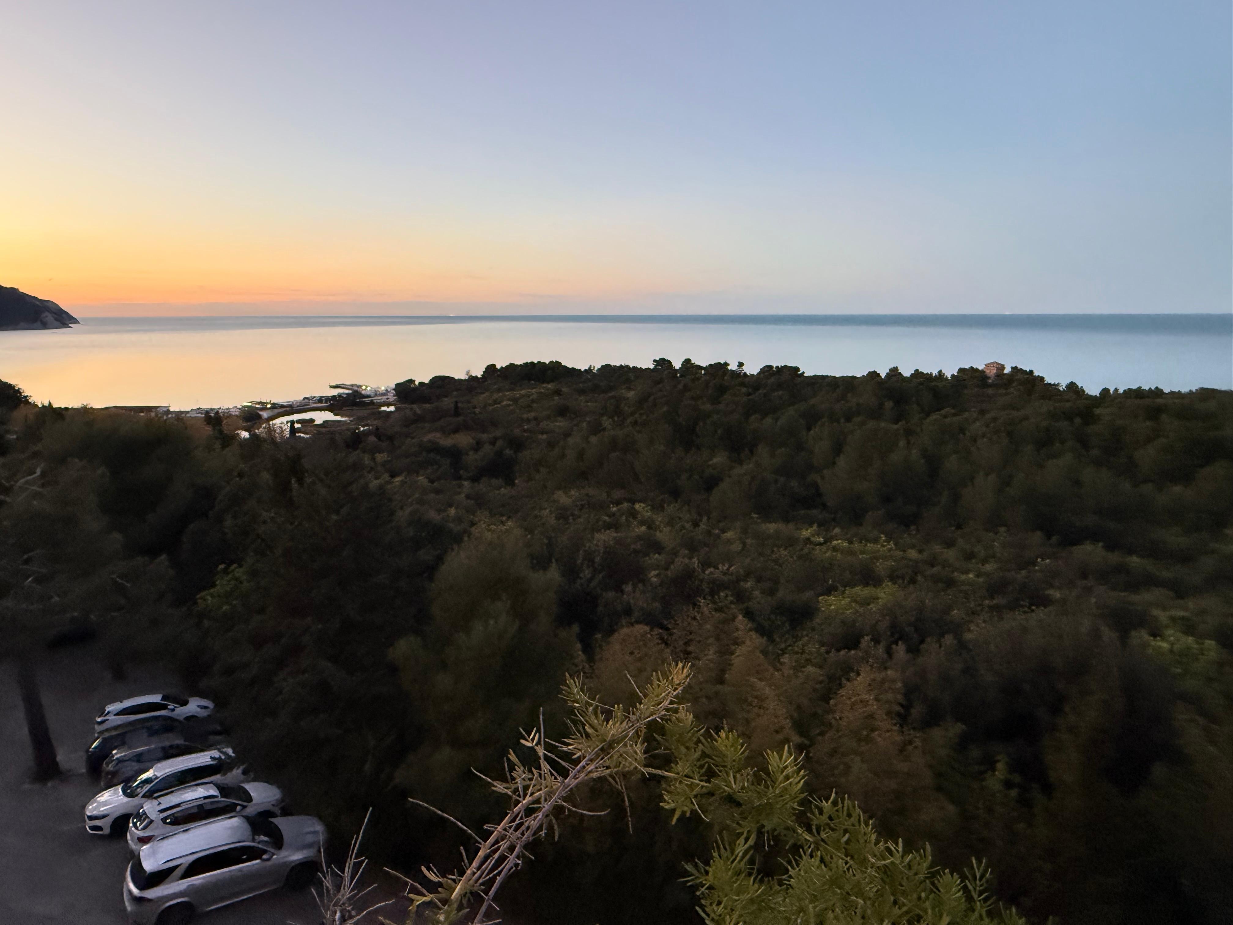 Vista dalla camera al tramonto 