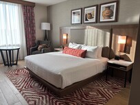 Schönes Zimmer; leider wurde das Bett nie gemacht.