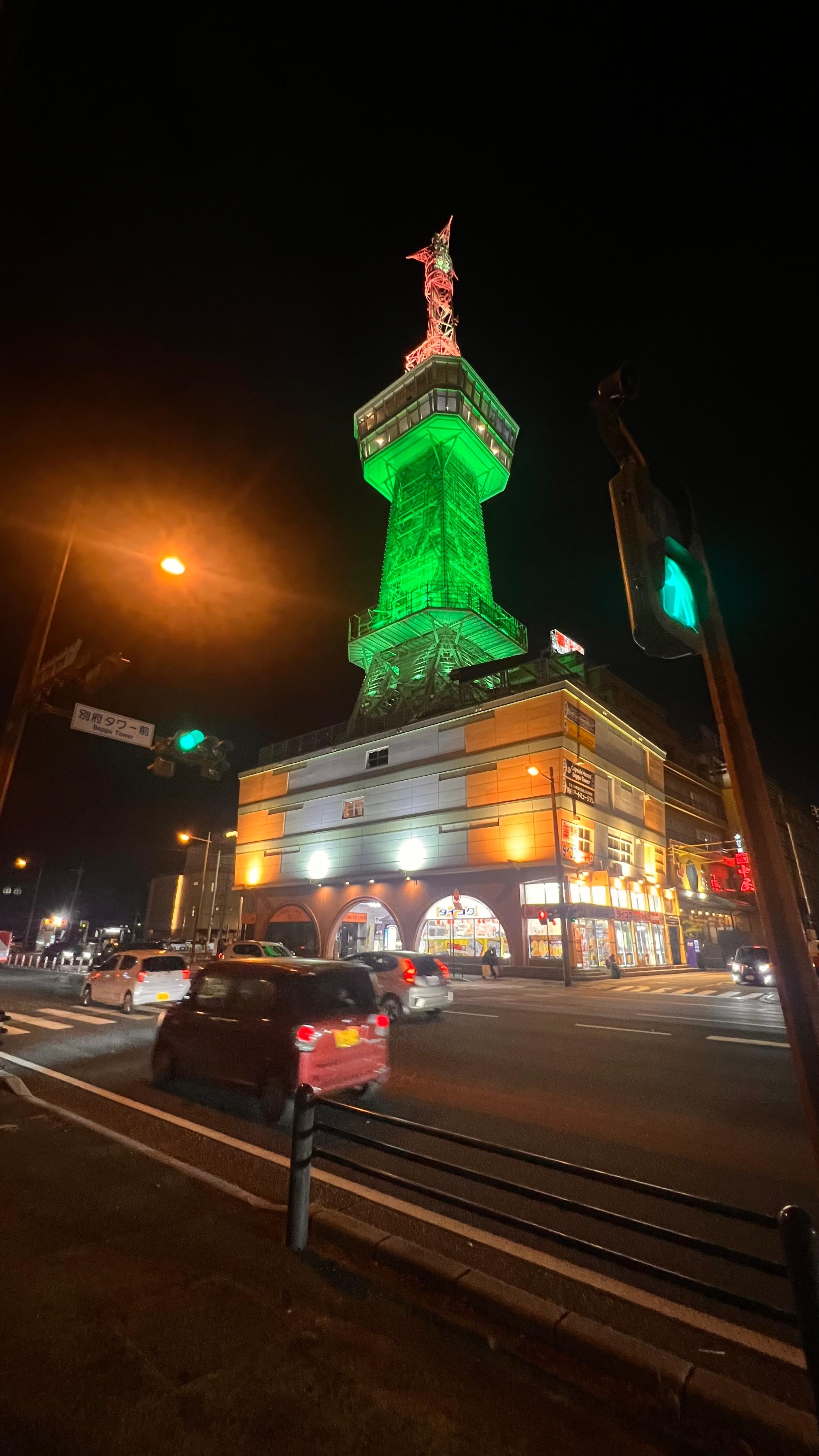 벳푸타워 조명색깔이 변하네요