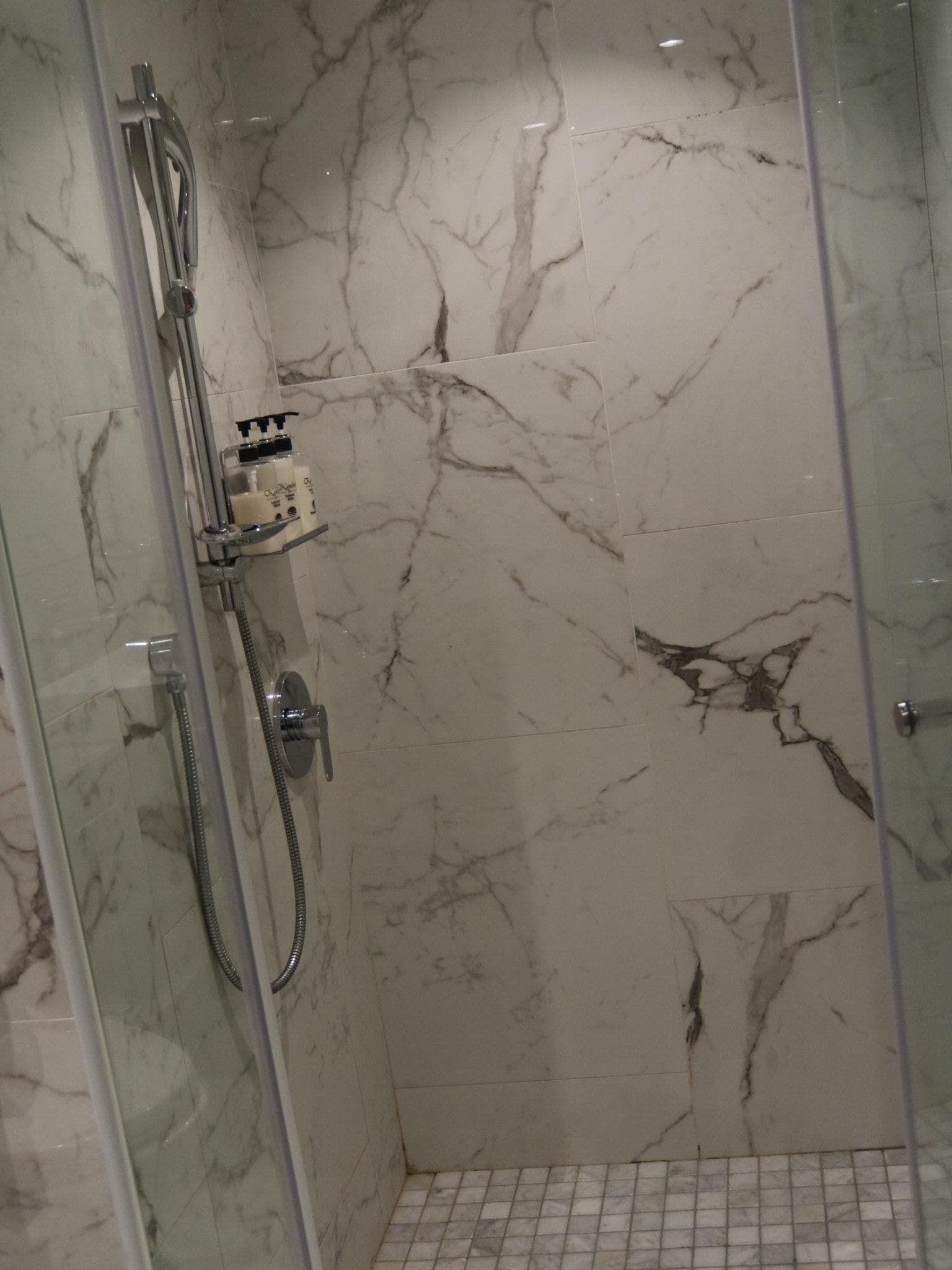 シャワーブース