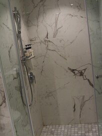 シャワーブース