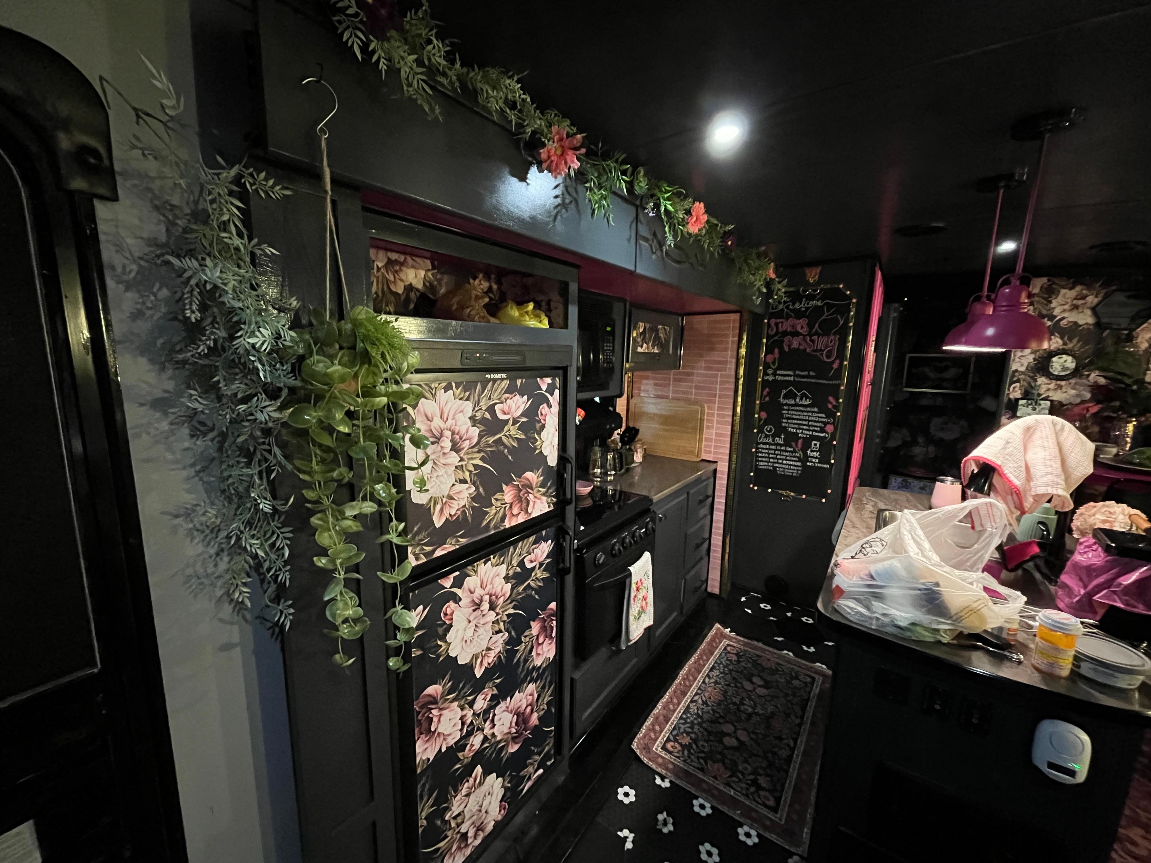 Kitchen - stove, sink, fridge w/freezer