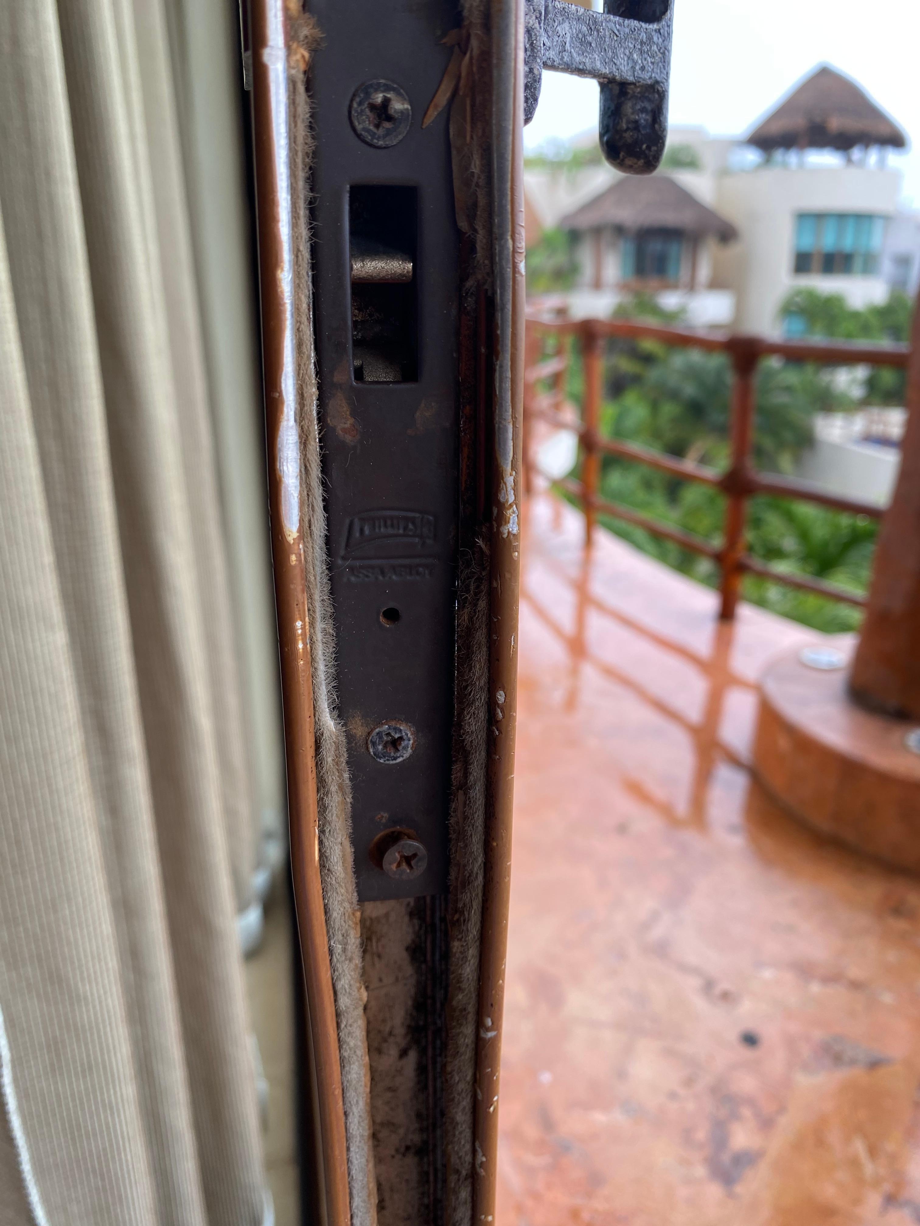 Insecure door lock