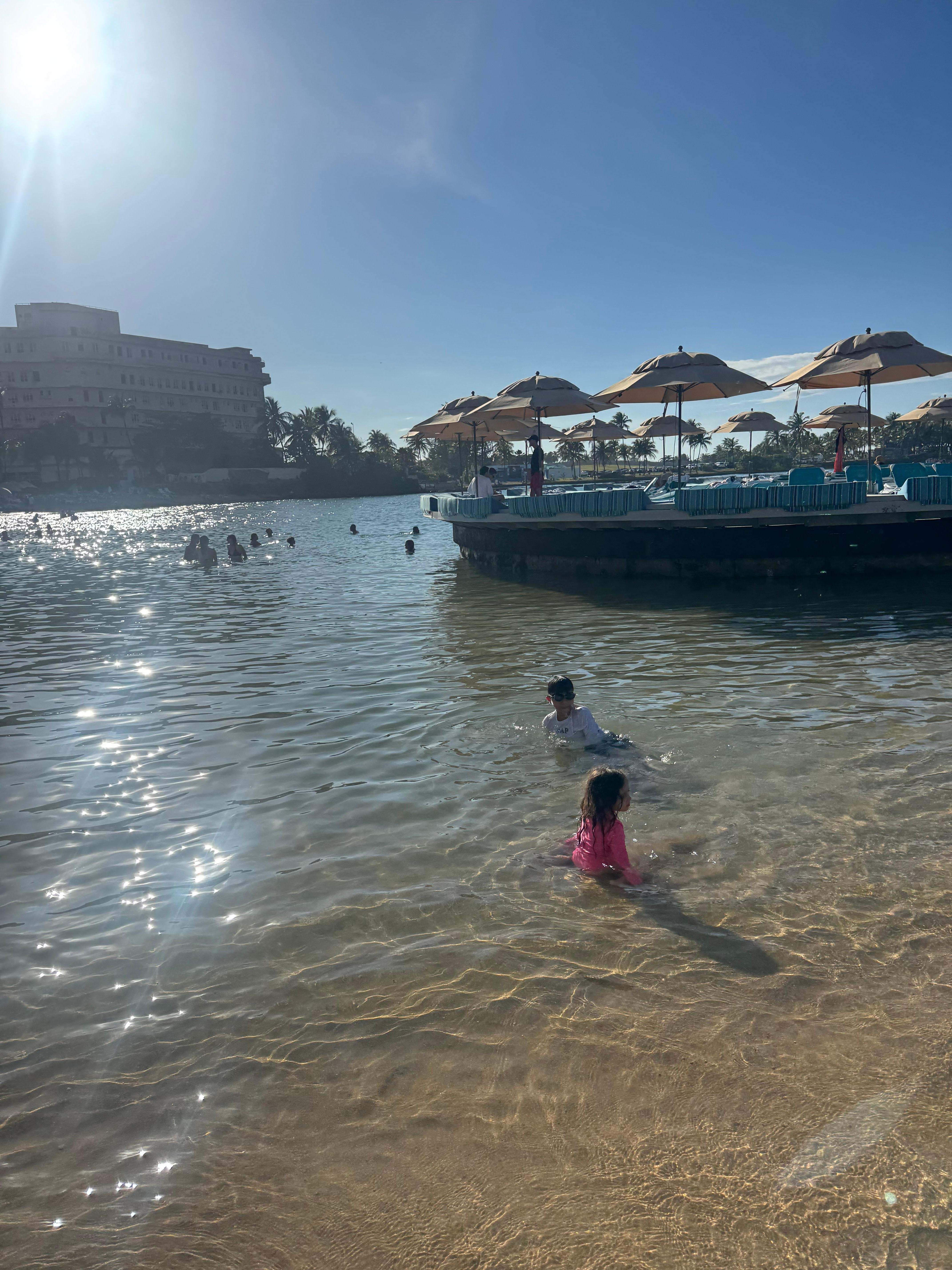 Vista espectacular dia, atardecer y noche