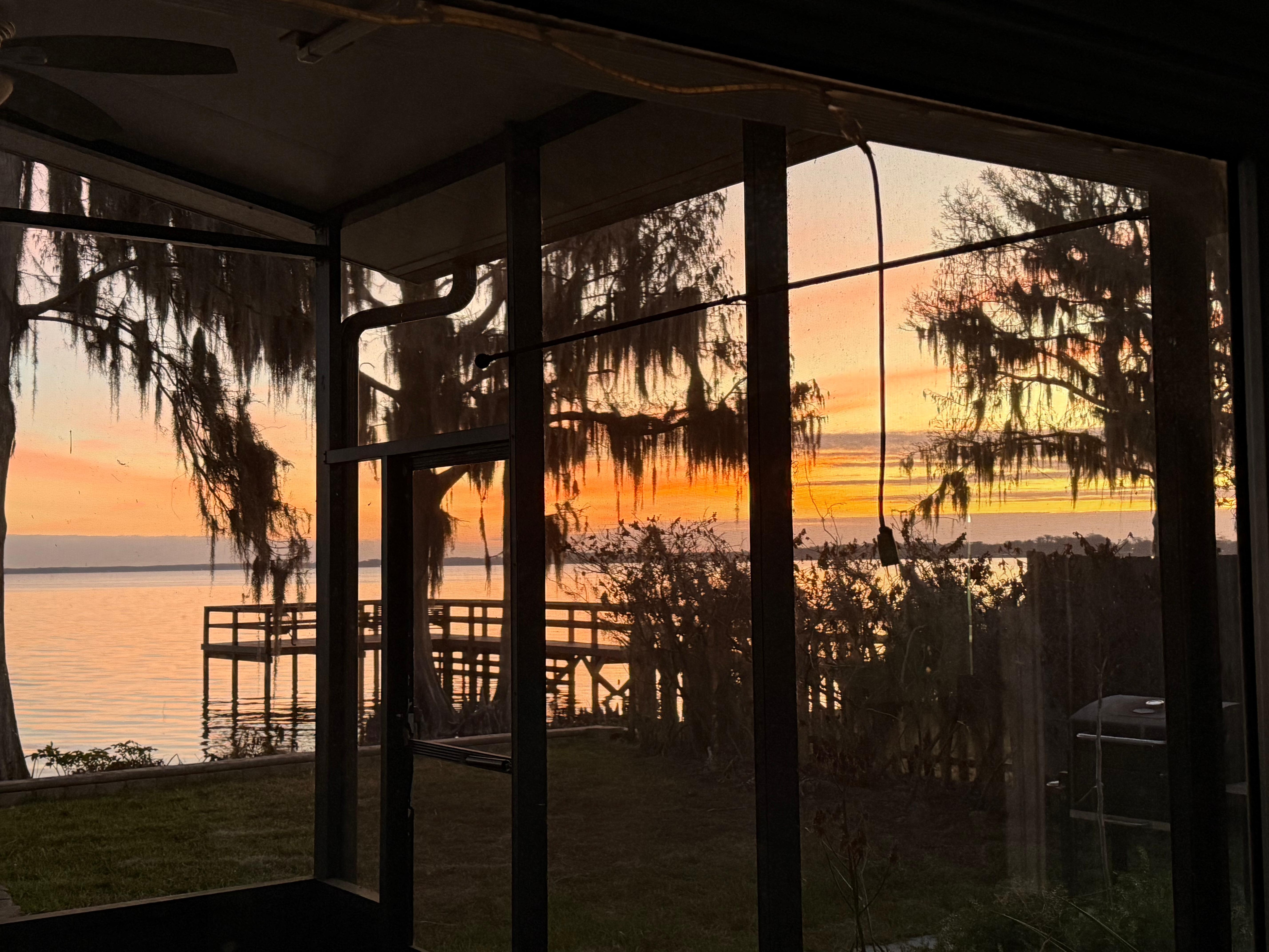 Just like the photo in the VRBO listing.