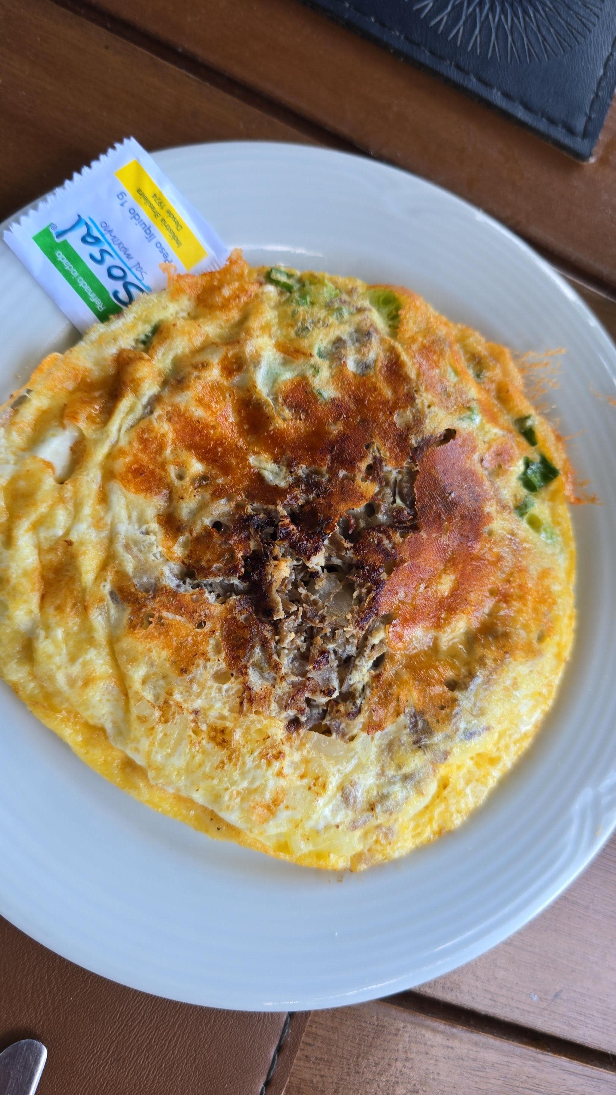 O omelete é saboroso! Aliás, o café da manhã inteiro é uma delícia!