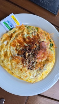 O omelete é saboroso! Aliás, o café da manhã inteiro é uma delícia!