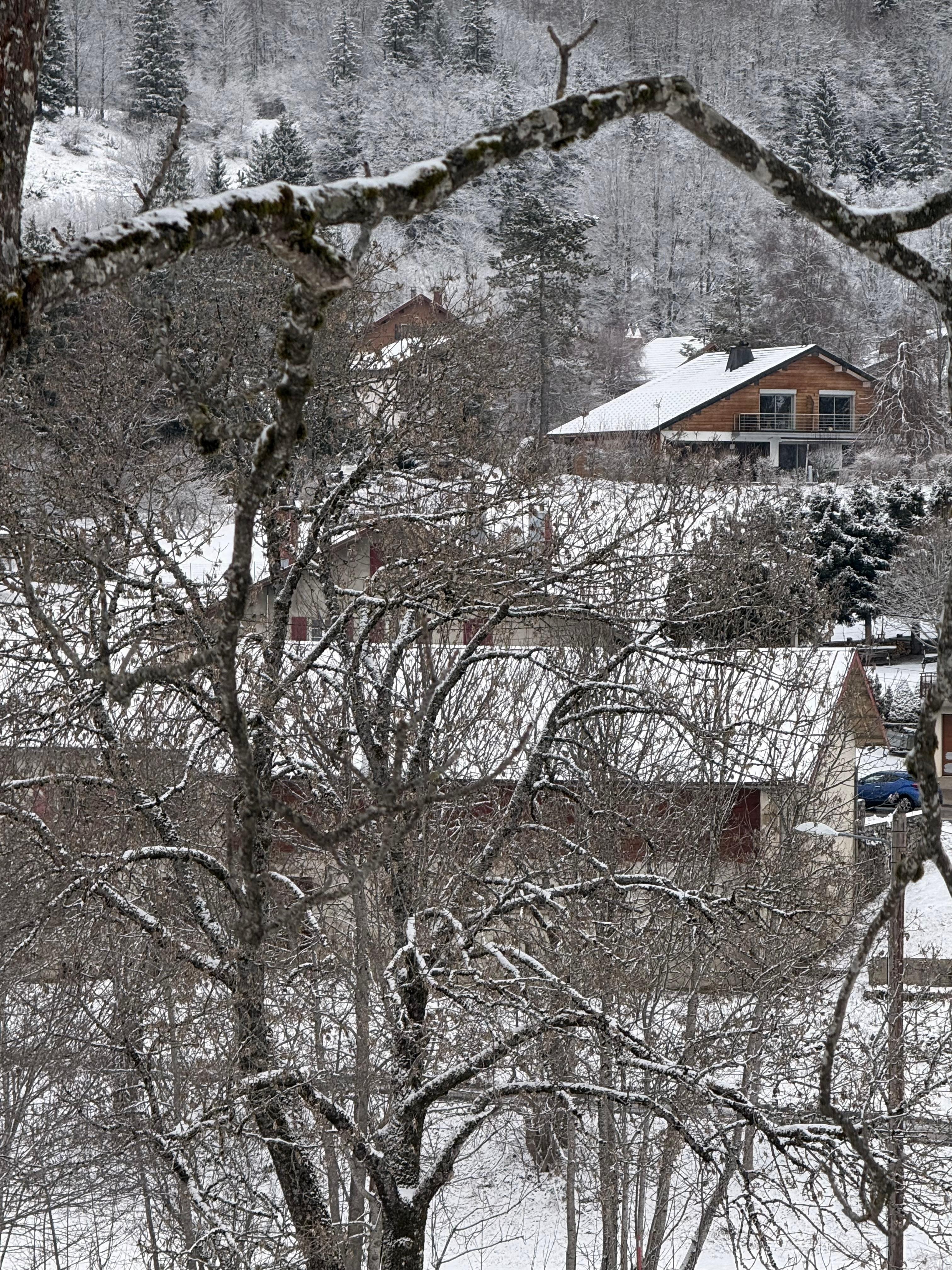 Le chalet vu du village des Rousses 