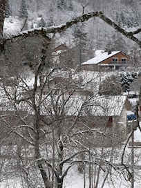 Le chalet vu du village des Rousses