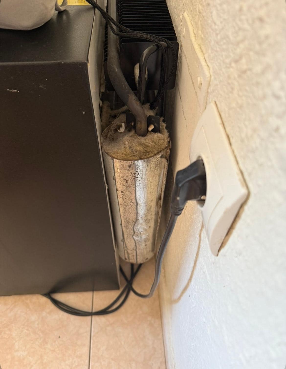 Bak kjøleskap/minisafe