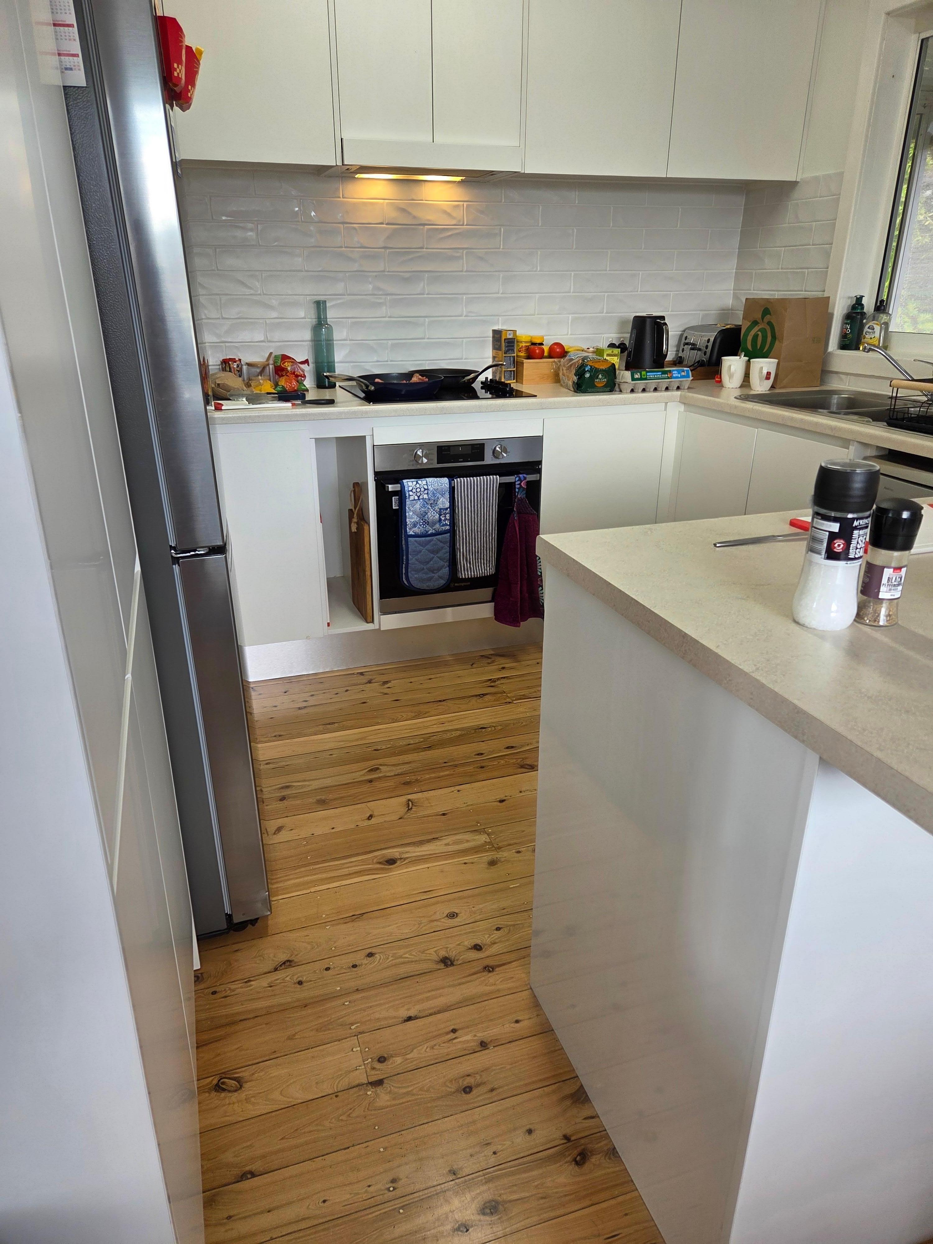 Ultra well equipped modern kitchen with everything supplied to enjoy home cooked meals. 