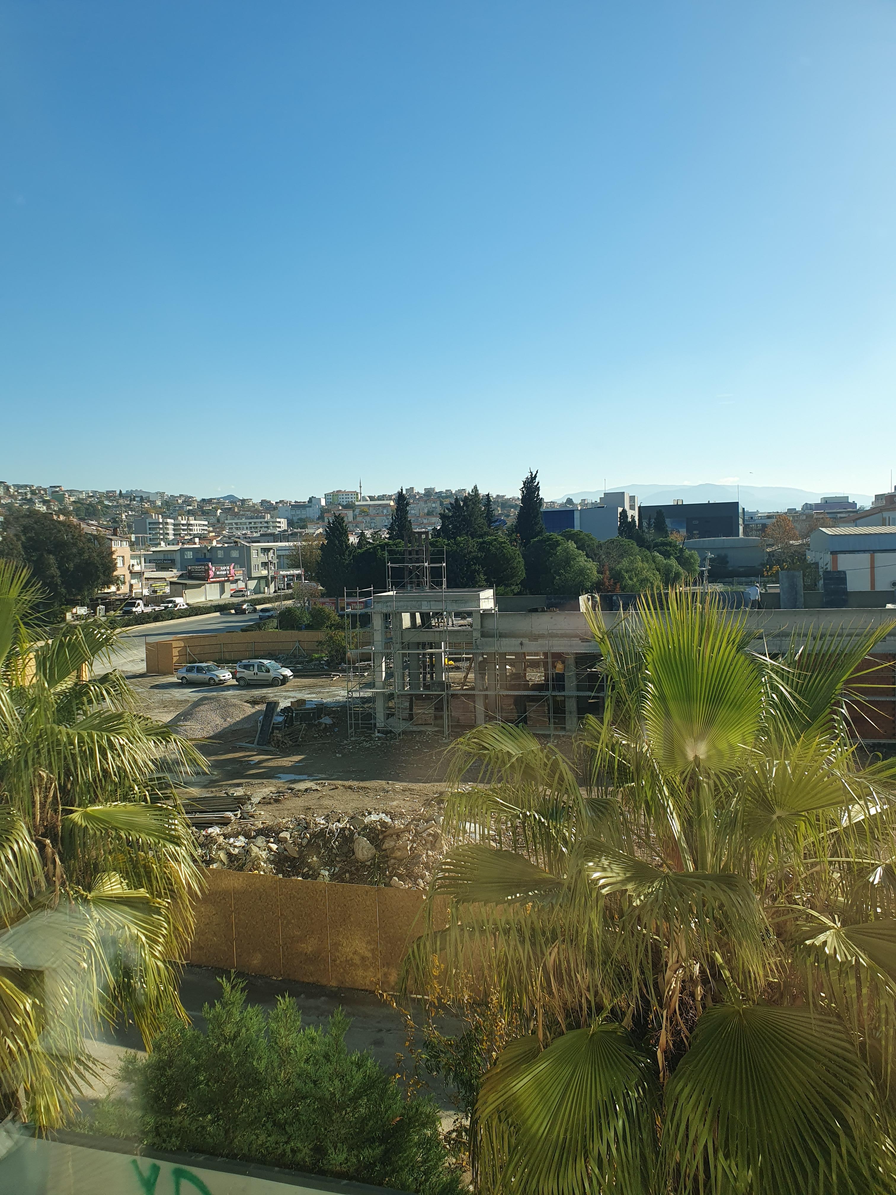 İnşaatlardan yoğun gürültü geliyor.