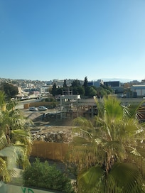 İnşaatlardan yoğun gürültü geliyor.