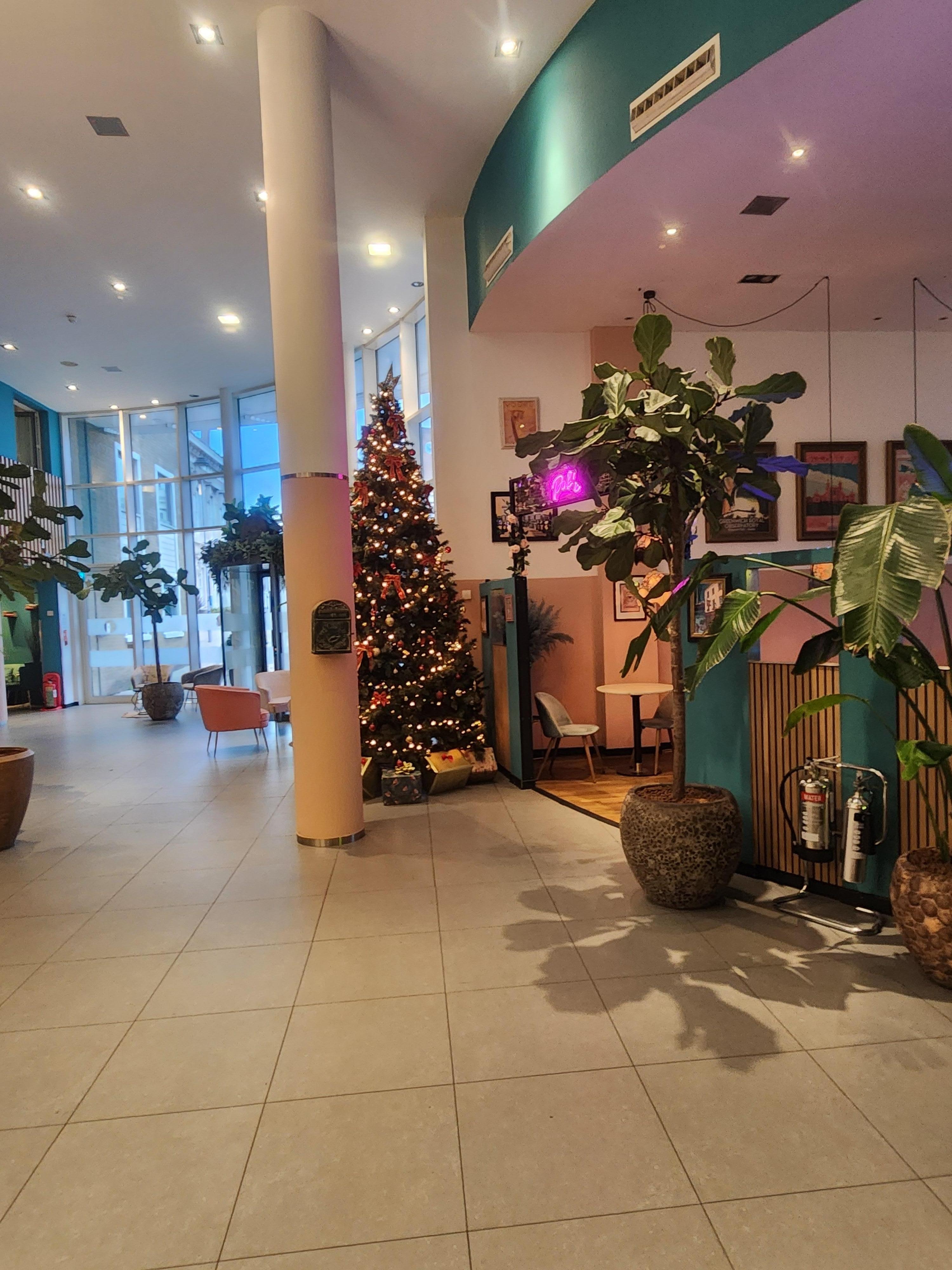 Lovely relaxing bar after a busy day in London. We stopped here for an event at the O2 arena. Just a short taxi ride away.