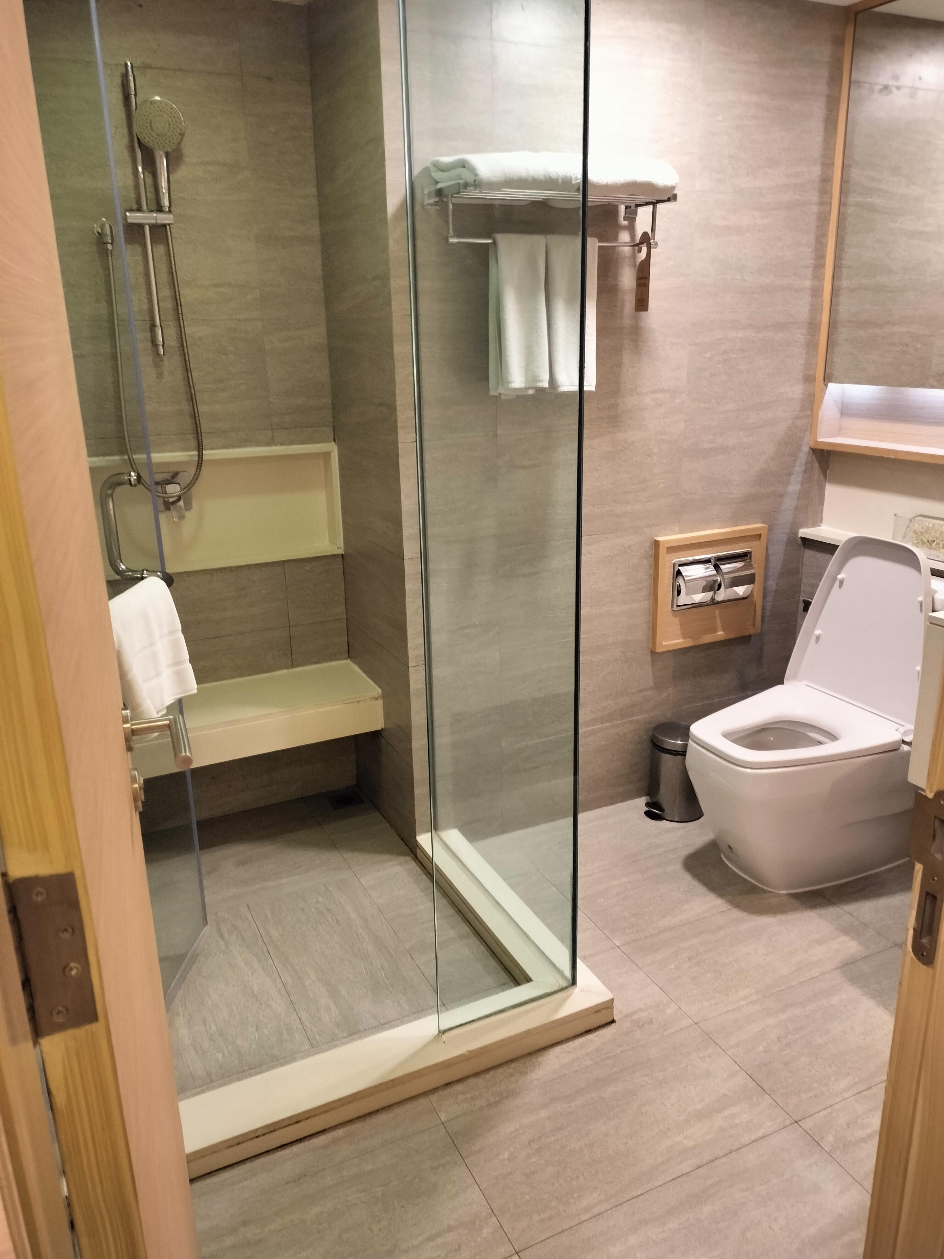 部屋内の写真に自分が写り込んでしまってこれだけしかアップ出来ませんでした