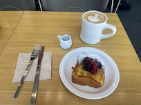 Breakfast at Peyto/Peyto Caffe