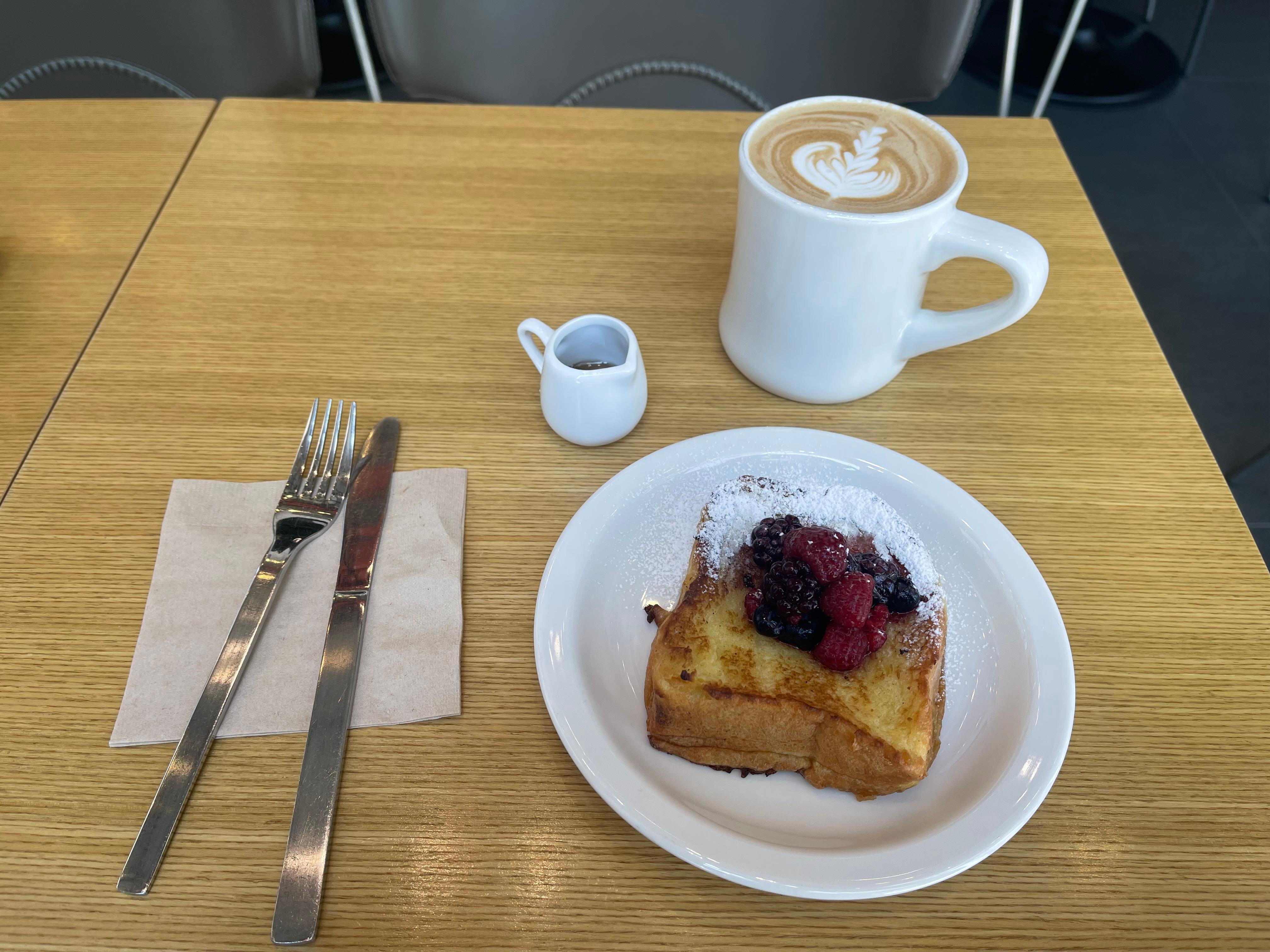 Breakfast at Peyto/Peyto Caffe