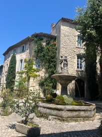 Place typique de saignon