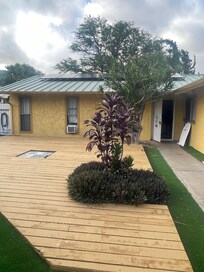 Front yard shadeless deck