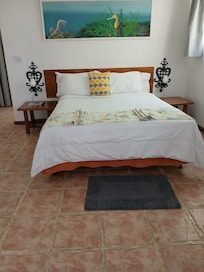 MY ROOM WAS BEATIFULL AND COMFORTABLE JUST LIKE I IMAGINE BEACH FRONT RESORT.