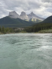 three sisters mountains