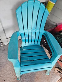 Dirty, broken outdoor chairs