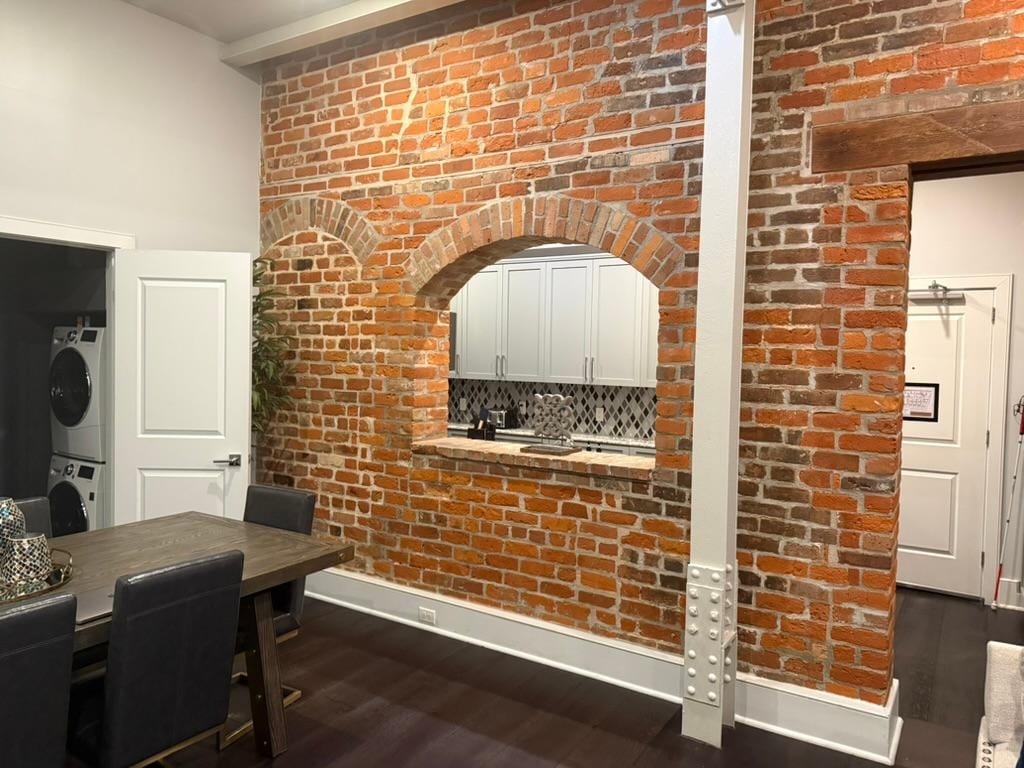 dining room looking to kitchen