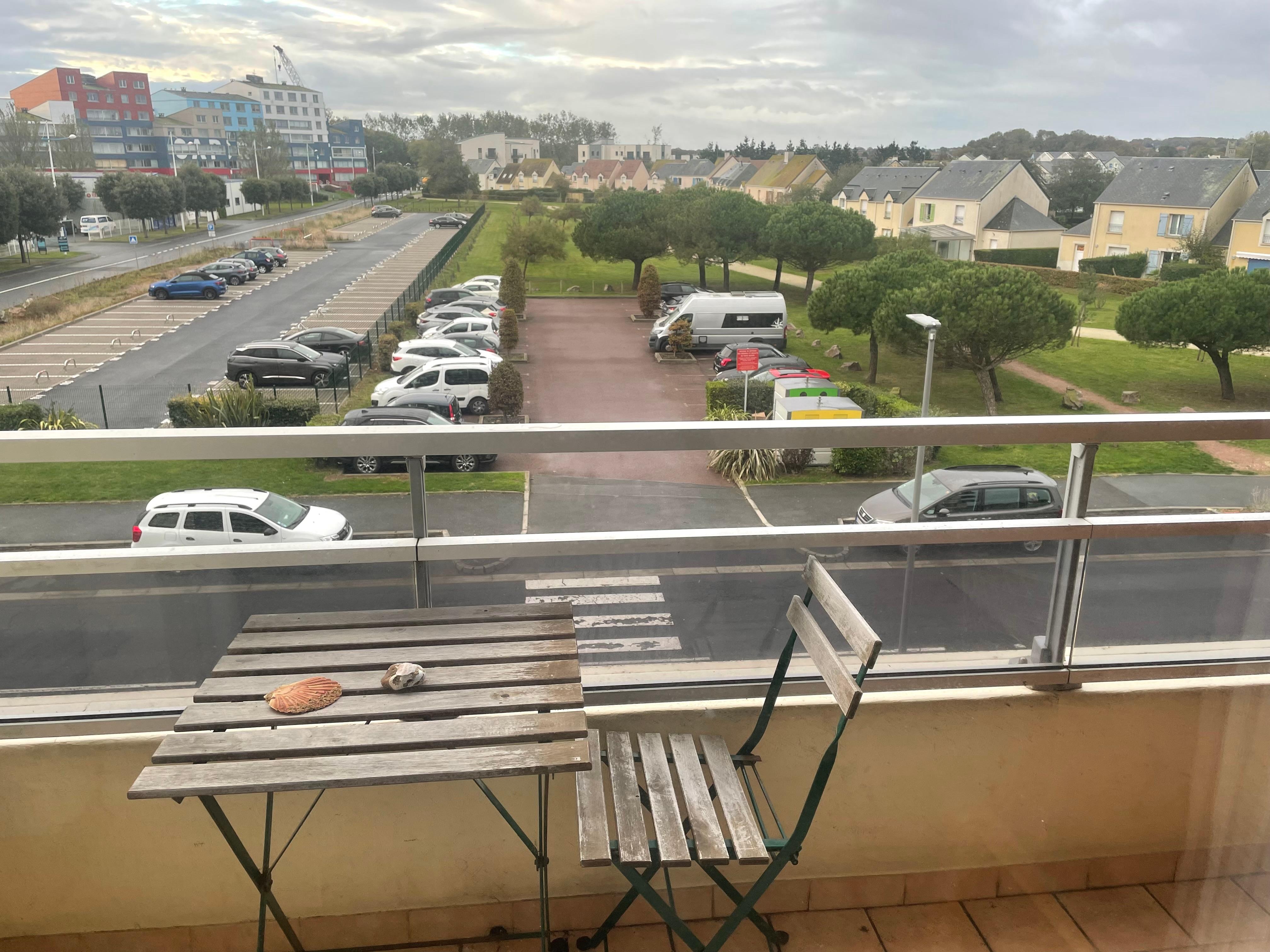 This is the view - the ocean is on the opposite side of the building.