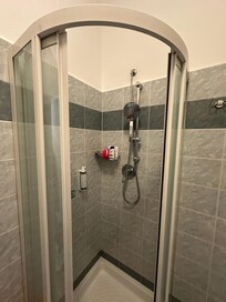 Small shower enclosure