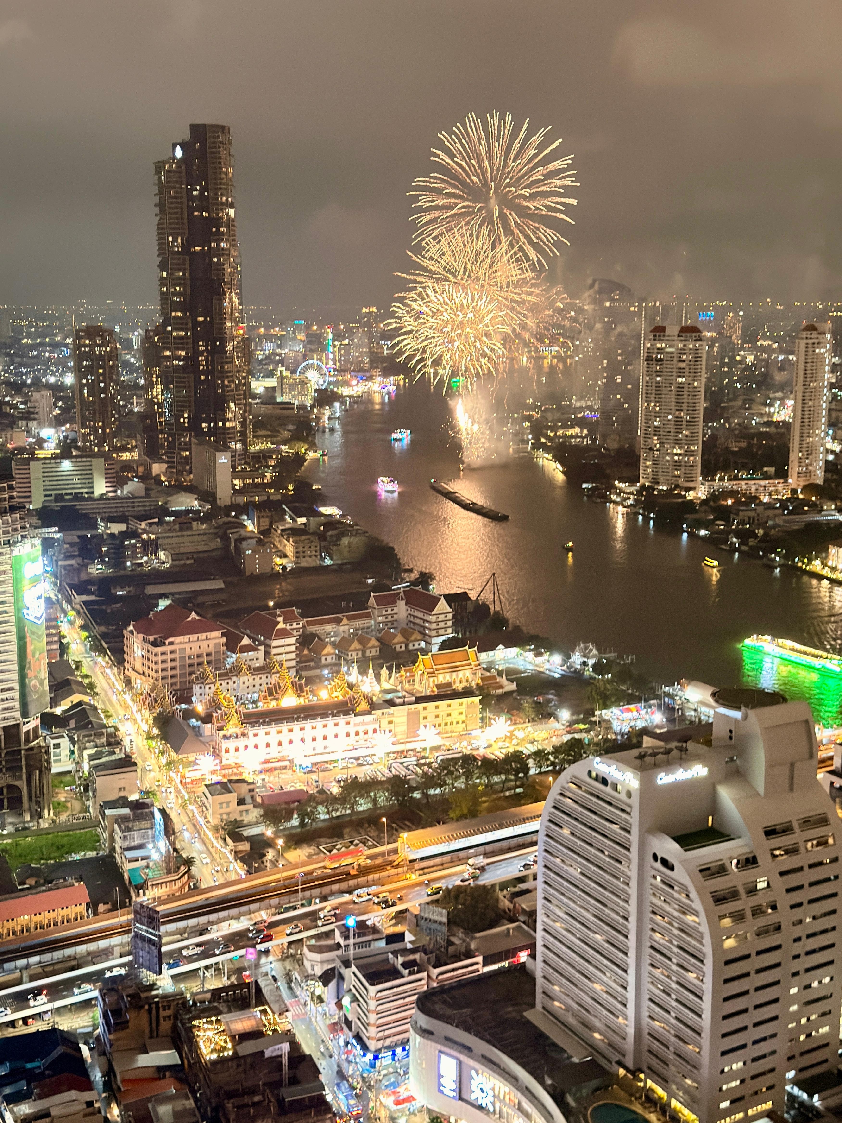 Blick vom Balkon aus der 56. Etage