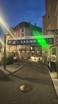 Estacionamiento cercano