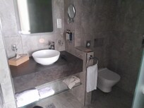 Bathroom 2 (kids room)