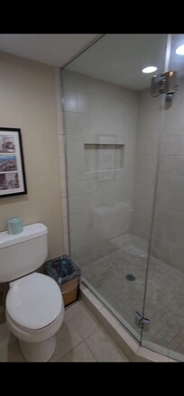 Great bathroom, a little tired, could use paint and grout cleaning in the room we were in, but overall, very clean facility.