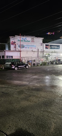 Stores advertised as walking distance