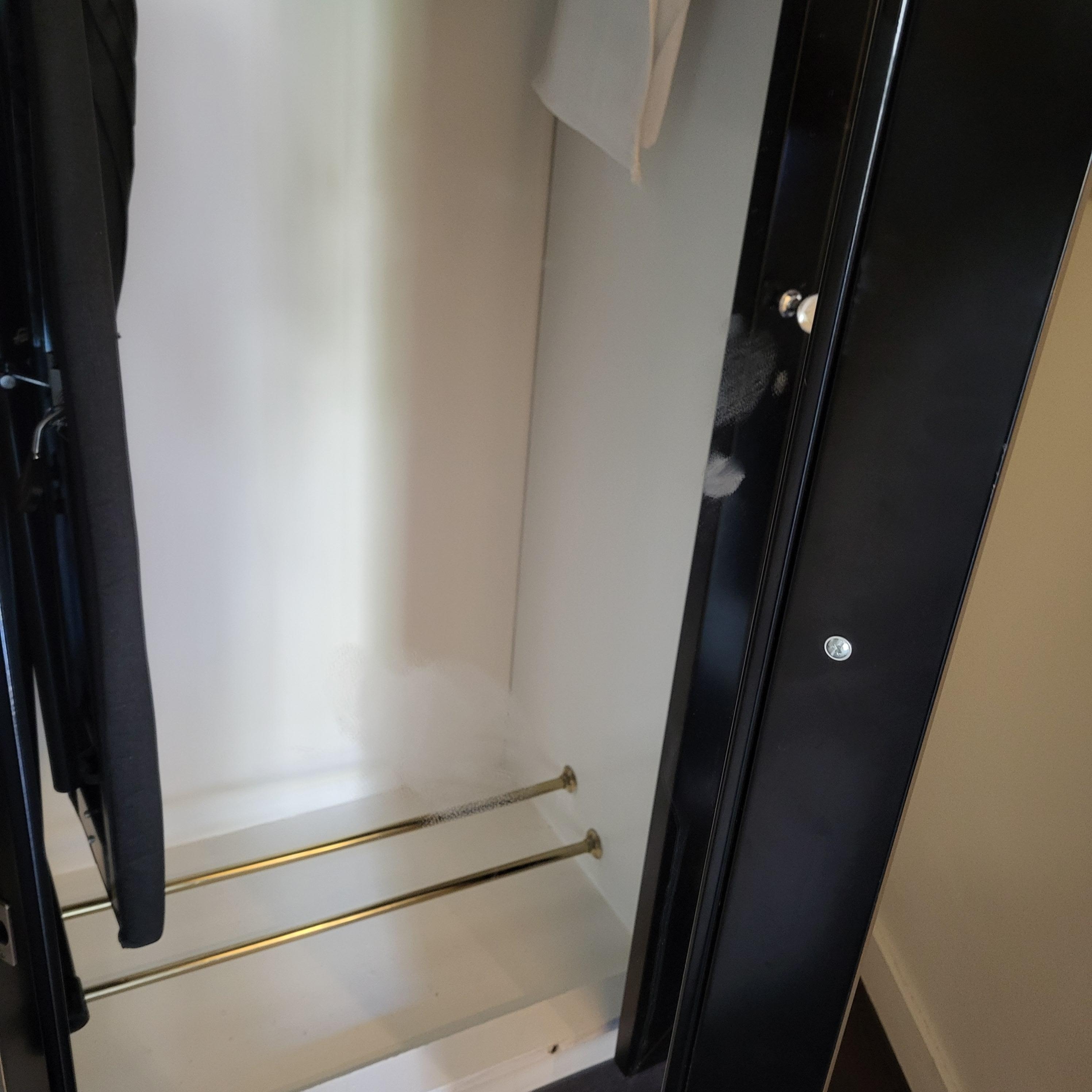 Miroir avec traces de doigts