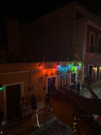 walking distance from bars and nightlife