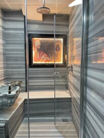Good sized bathroom