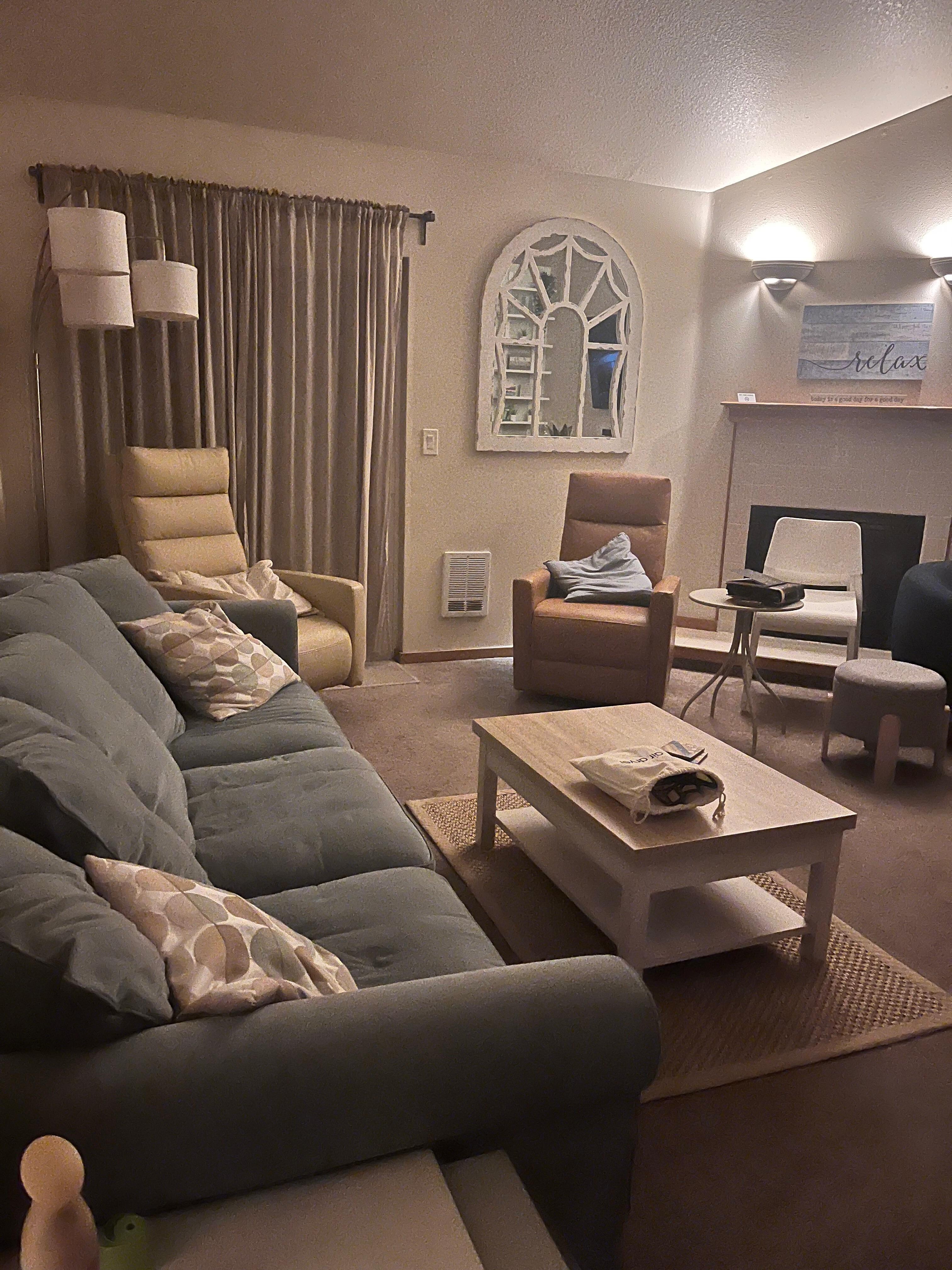 Living room/kitchen area 