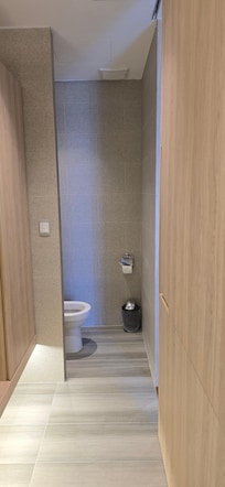 廁所沒有門跟洗手台做區隔