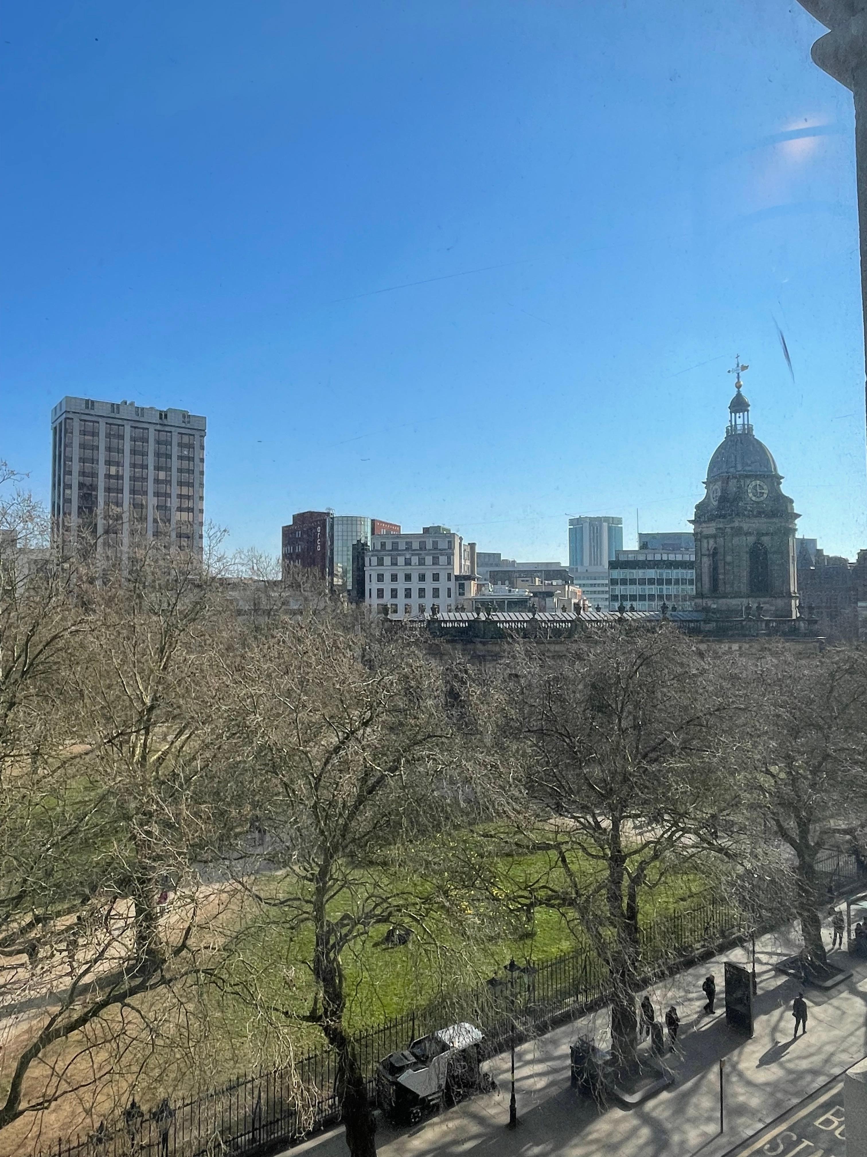 Utsikt från hotellfönstret, vån 4. Inga störande ljud av av vare sig trafik, uteliv eller katedralen.