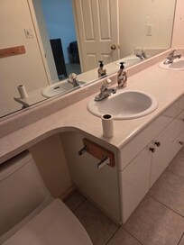 No toilet paper hanger