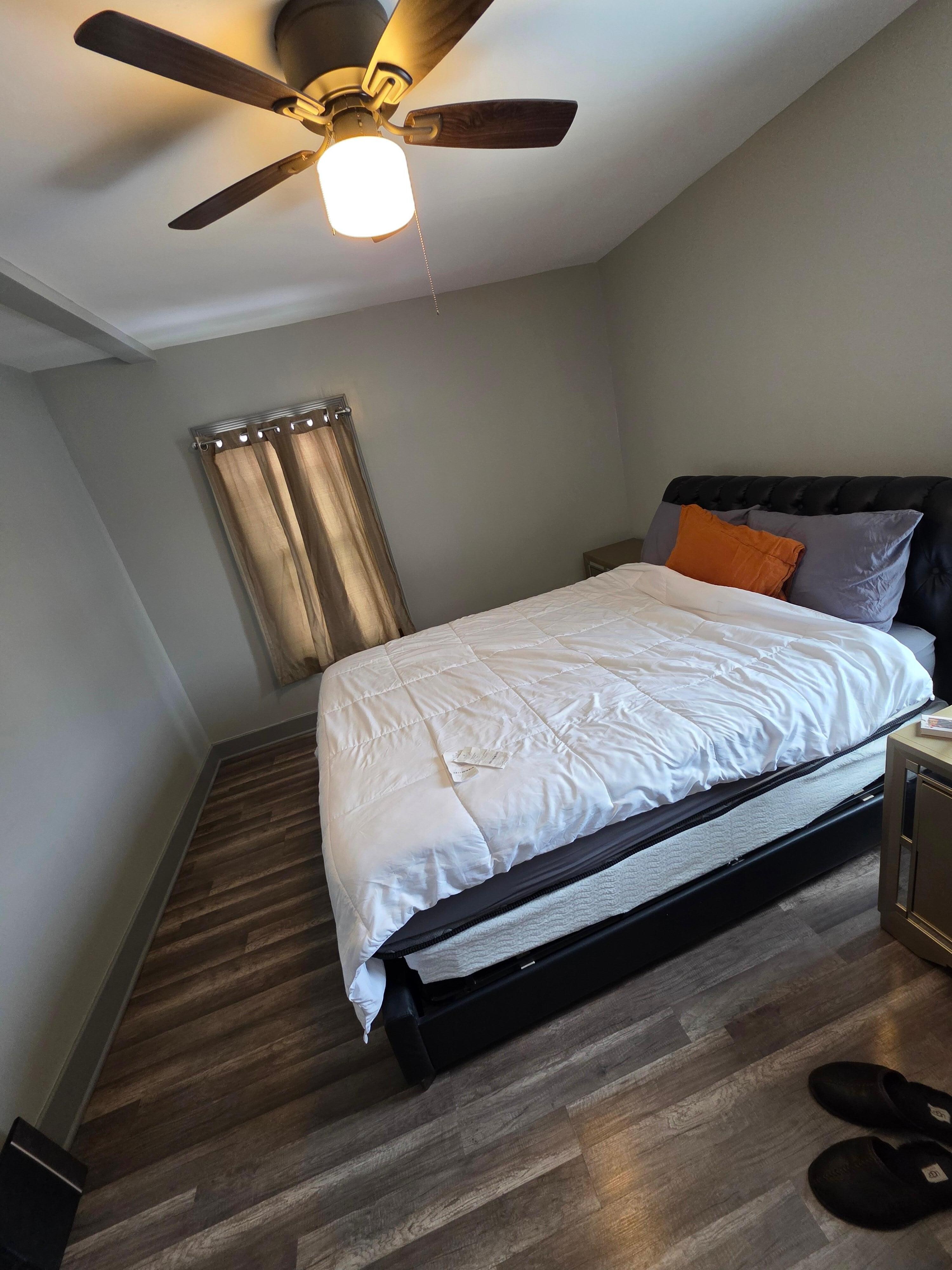 This is 1 of the 2 bedrooms which were approx. 15 degrees hotter than the thermostat read. 