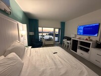 King,Balcony, Inter coastal view.