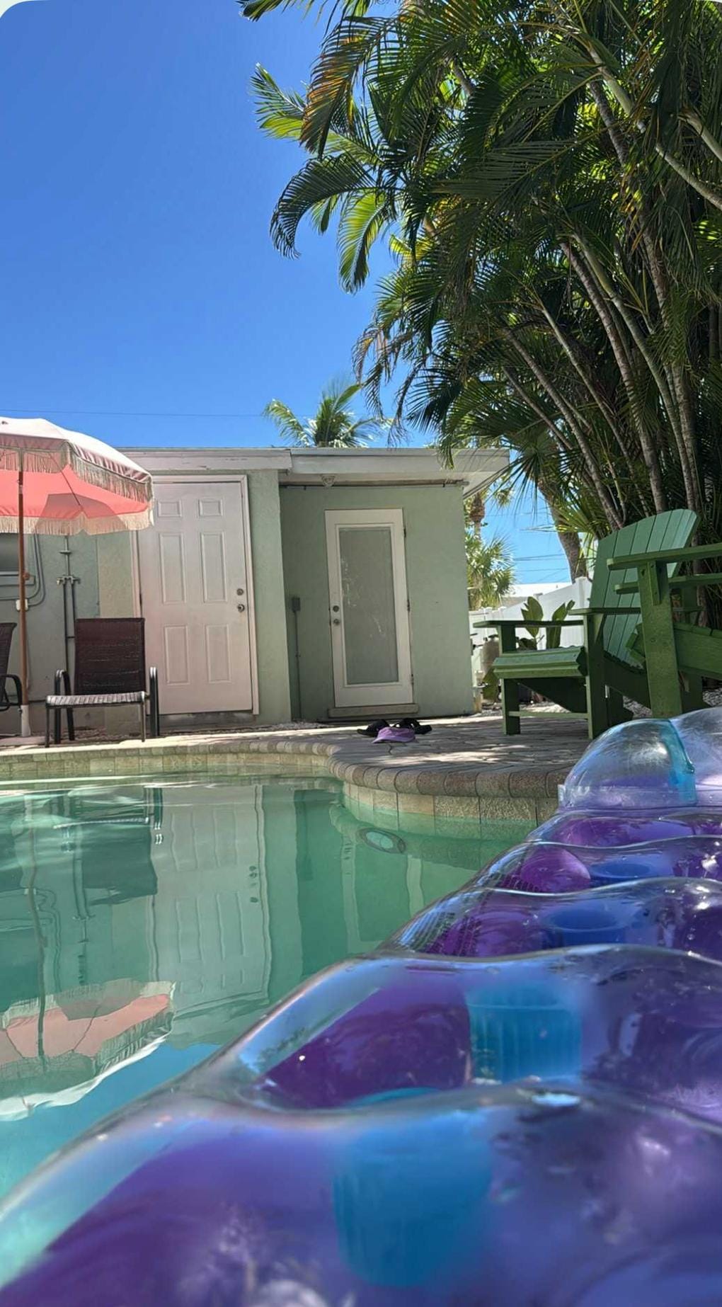 Private pool, lounge chairs, beach chairs and umbrella for the beach . Bikes, cooler. 