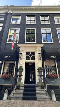 Front of The Toren