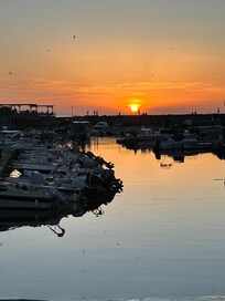 Couché de soleil sur le port de Centuri